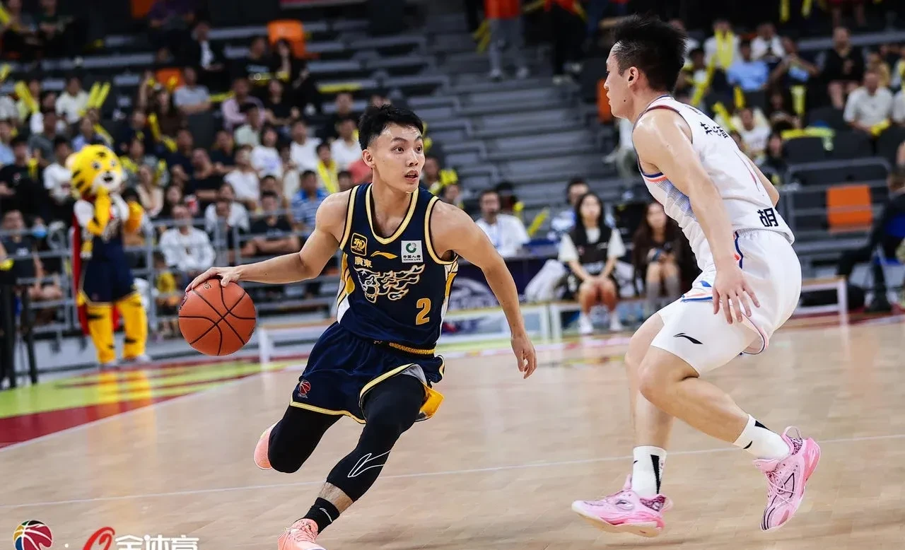 全明星赛今晨再迎强敌，广东宏远止住颓势，主帅态度——压力陡增，阵容厚度经受考验的简单介绍