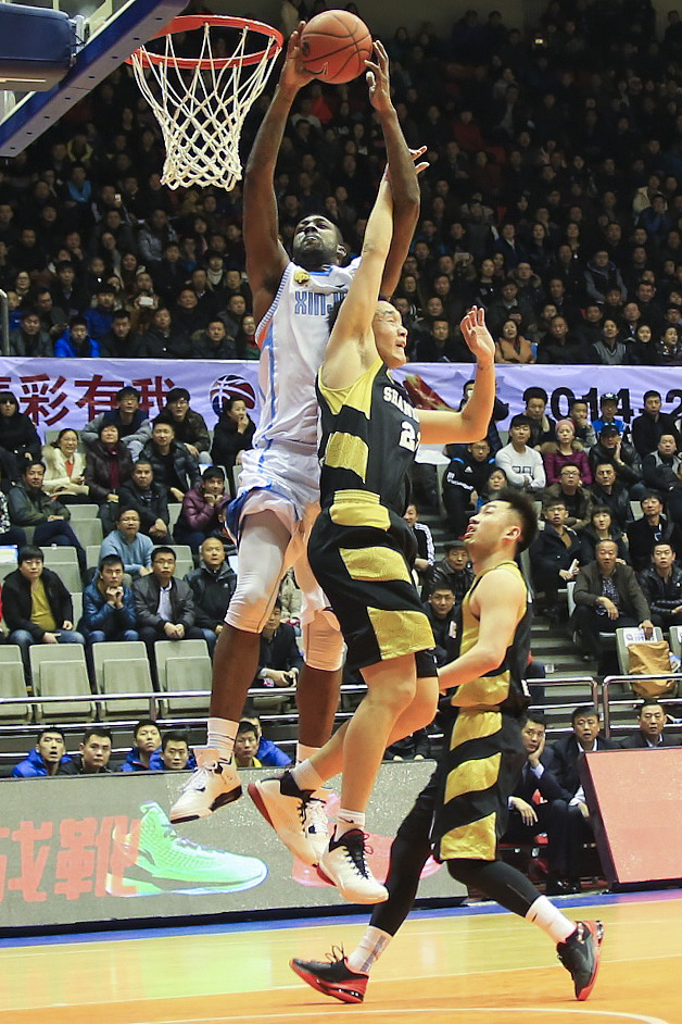 转折点丹佛掘金远射贴柱；全明星赛集结日攻防权衡；话题不断；身体对抗强度拉满的简单介绍